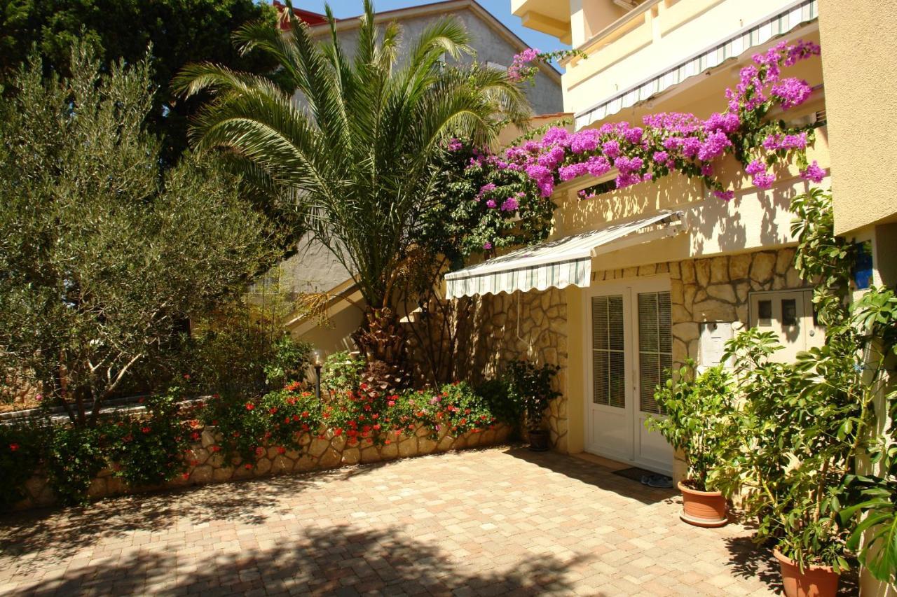 Apartments With A Parking Space Mandre, Pag - 18748 Kolan Kültér fotó