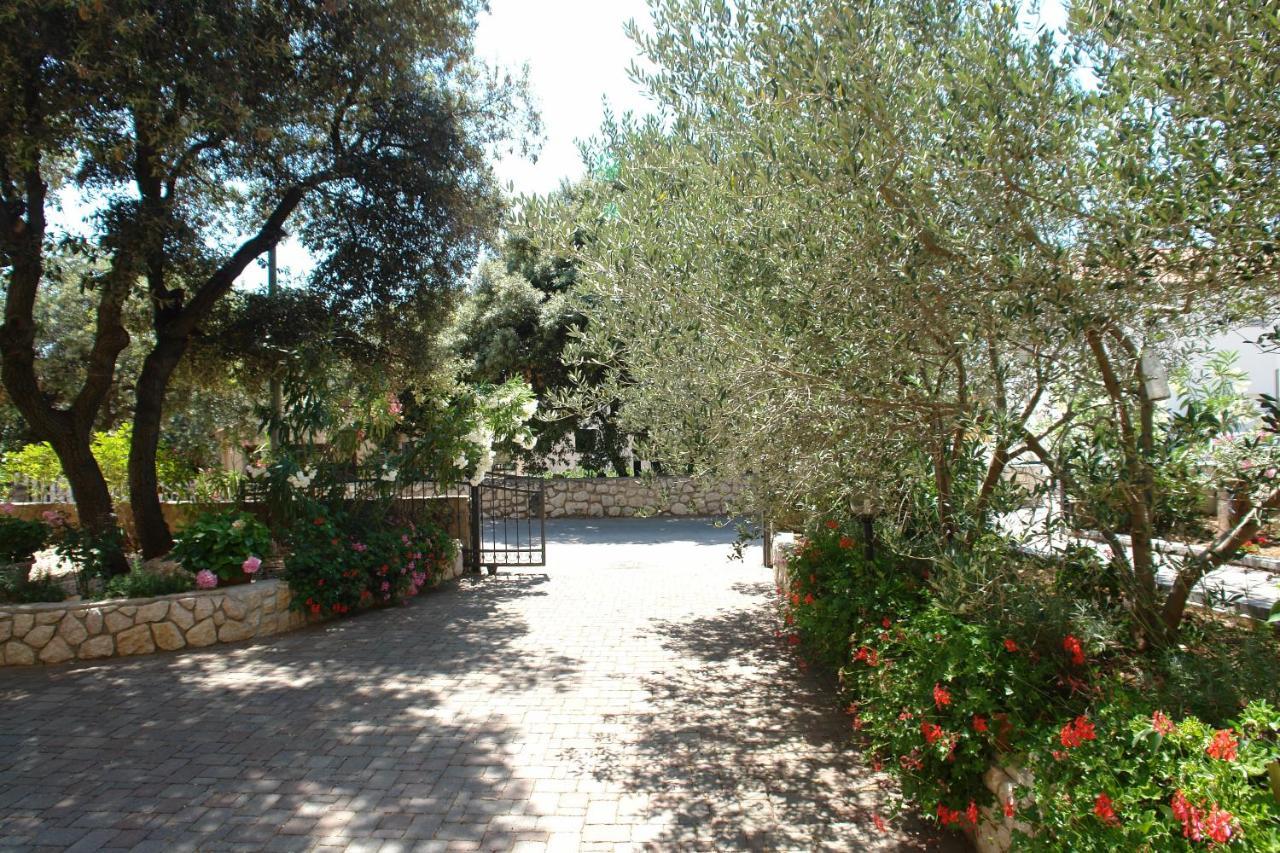 Apartments With A Parking Space Mandre, Pag - 18748 Kolan Kültér fotó