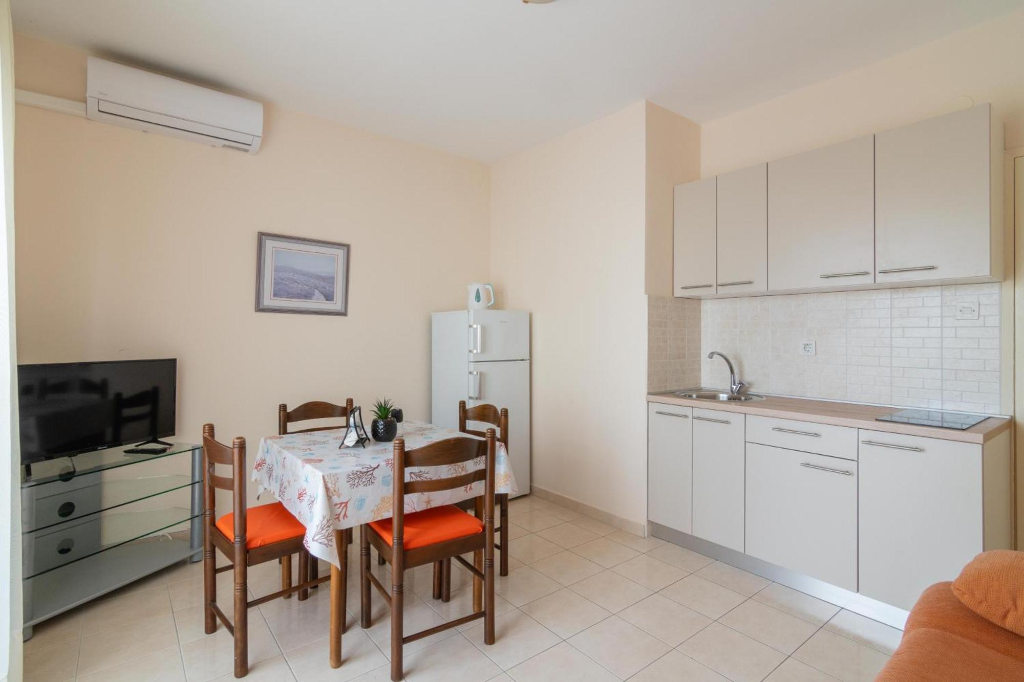 Apartments With A Parking Space Mandre, Pag - 18748 Kolan Kültér fotó
